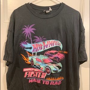 oversized graphic tee :)